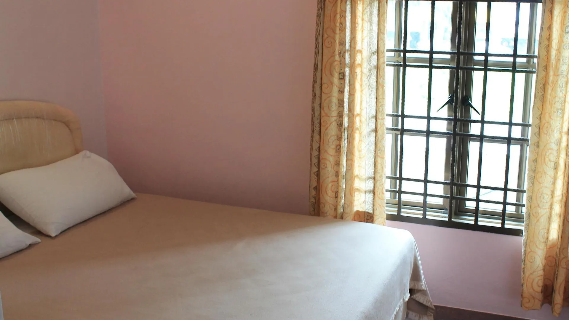 B Link Hotel Kulai 2*,